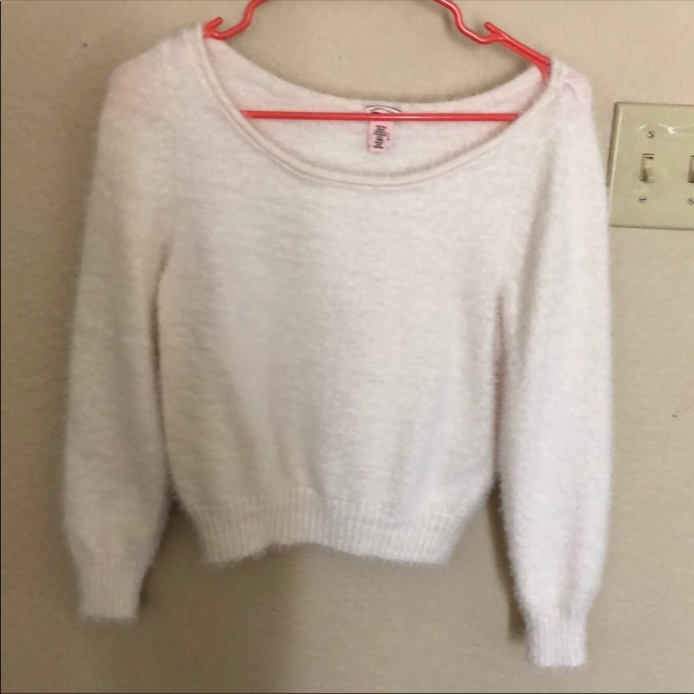Victoria’s Secret Cropped Sweater (White)